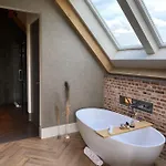 Glundr! Hotel