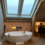Glundr! Hotel Behelp