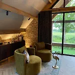 Glundr! Hotel Behelp